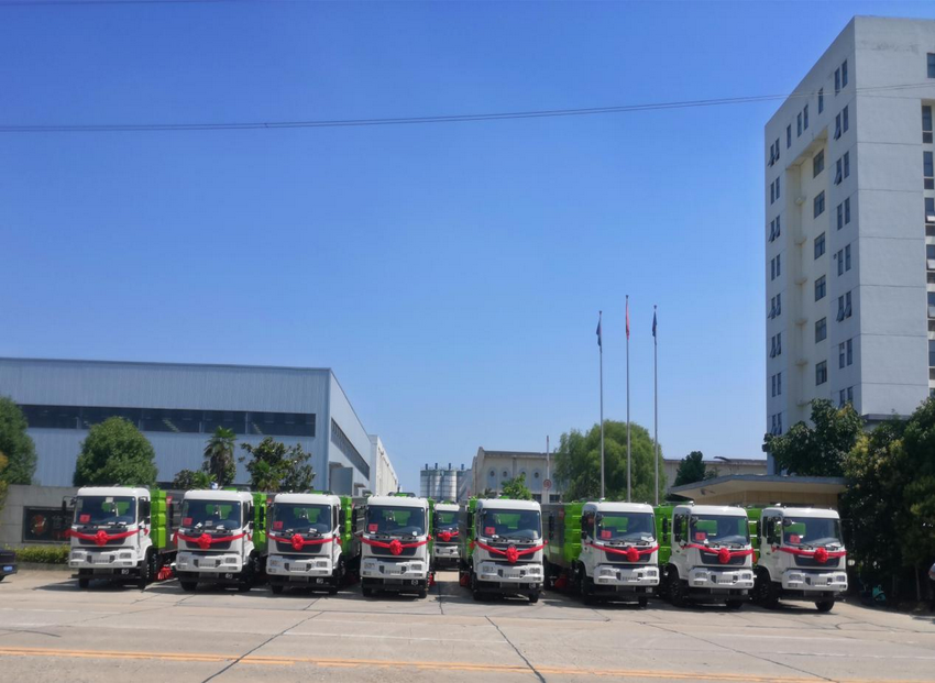 信陽市淮濱縣環(huán)境保護(hù)局鄉(xiāng)鎮(zhèn)洗掃車采購項(xiàng)目發(fā)車